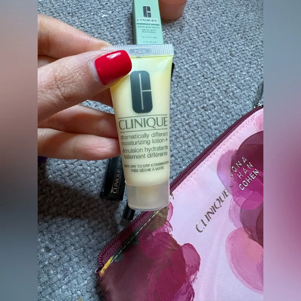 Clinique Luxury Sample Set + Jonathan Cohen Designer Floral Pouch - Picture 5 of 13